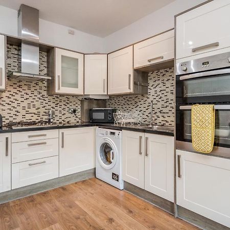 Entire Lovely Family Home With Parking, Wifi, Netflix, Self Check-In Londres Exterior foto
